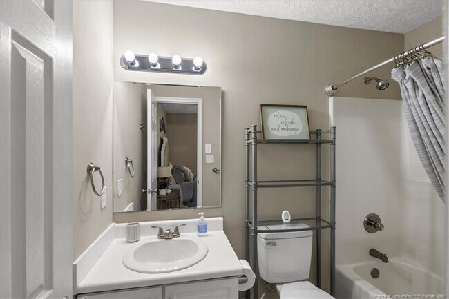 Building Photo - 421 Cityview Ln