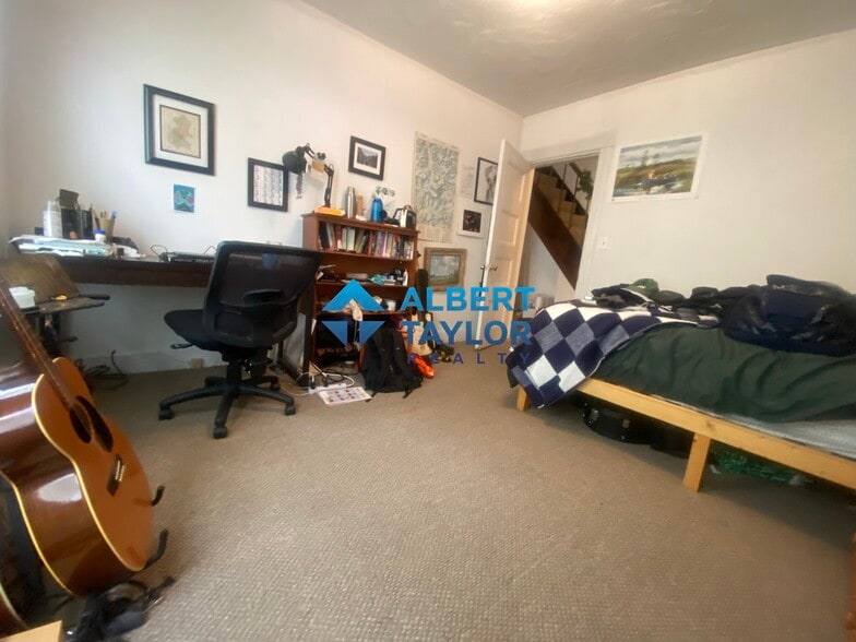 Building Photo - 64 Murdock St