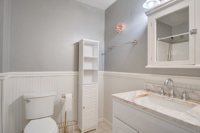 Building Photo - Beautiful 3BR Home in North Hill – Special: ½ Off Deposit for Active-Duty Military!