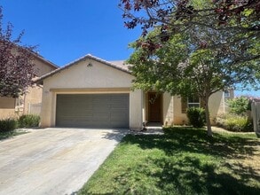 Building Photo - 4 bedroom 3 bath Fairway Canyon Home