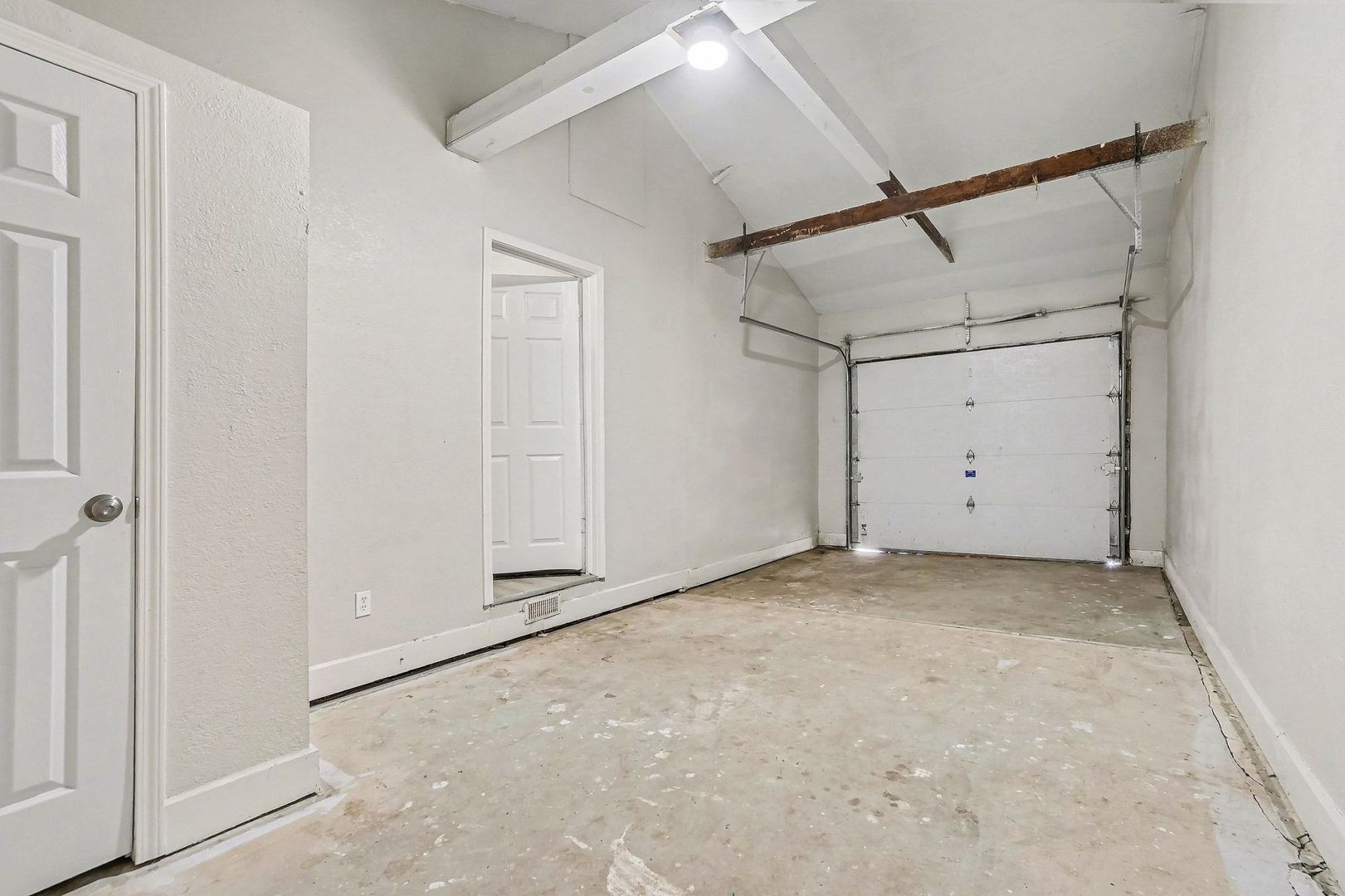 Building Photo - 3854 E 59th St