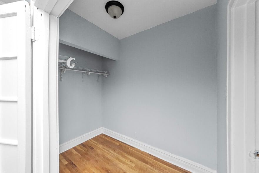 Building Photo - 4738 N Hermitage Ave