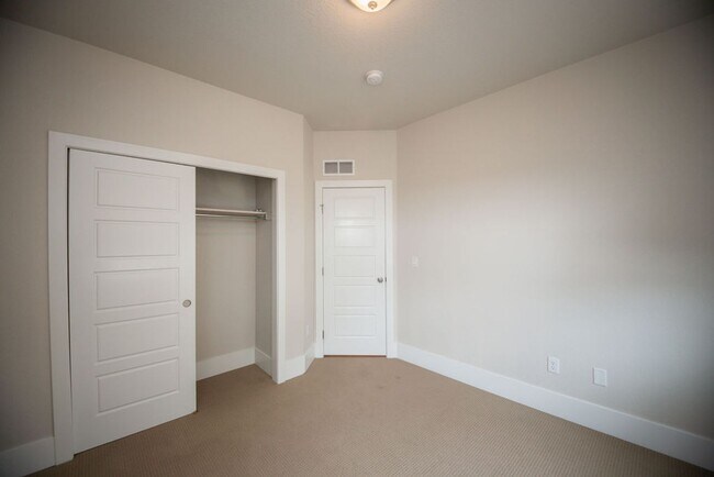 Building Photo - Charming 3-Bedroom Home in the Desirable Bucking Horse Neighborhood!