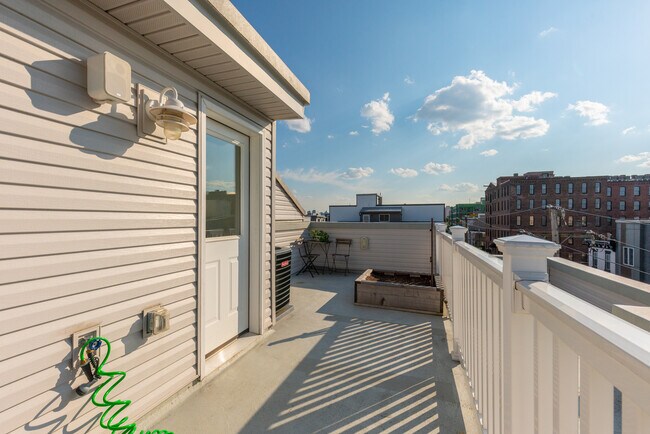 Building Photo - 1900 E Cumberland St