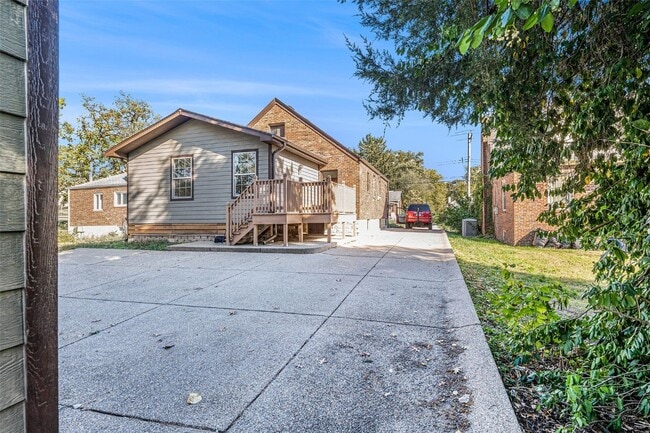 Building Photo - 51 S Laclede Station Rd