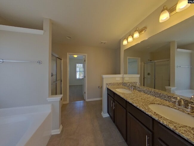 Building Photo - 309 Finch Ln