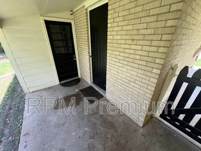 Building Photo - 3337 Coolidge St