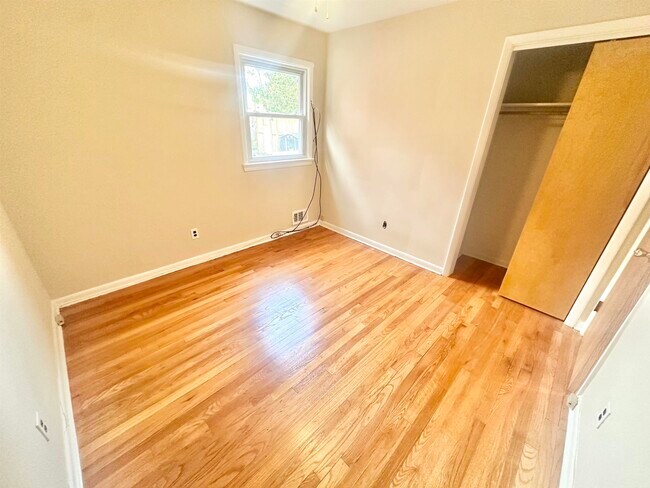 Building Photo - 588 Avenue A