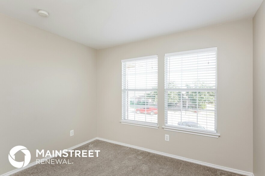 Building Photo - 2206 Midbury Dr