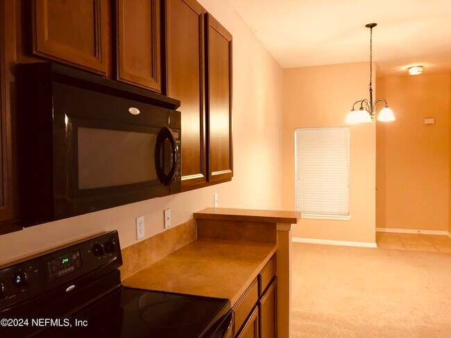 Building Photo - 7053 Snowy Canyon Dr