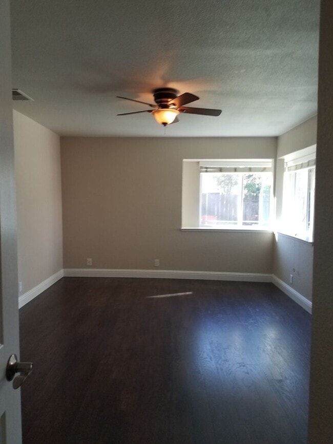 Building Photo - Lovely Roseville Home Close to School, Sho...