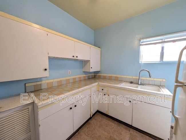 Building Photo - 808 13th St NW