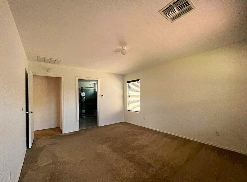 Building Photo - 5926 E Cedarbird Dr