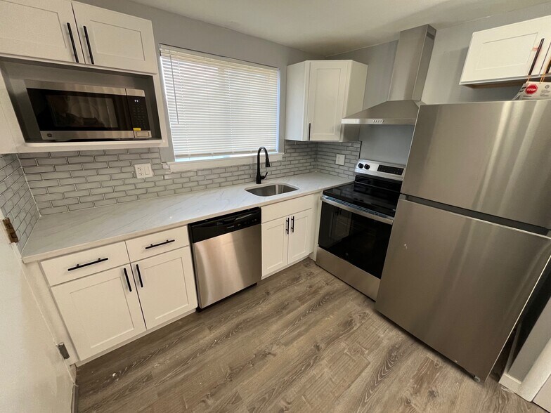 Building Photo - 30 Henderson Dr