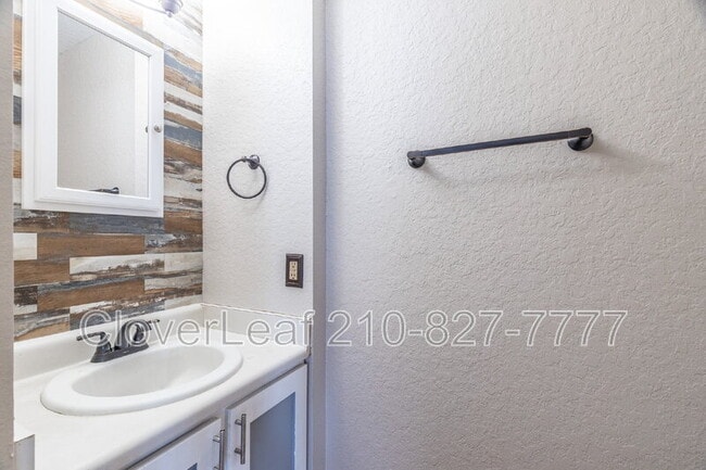 Building Photo - 6203 Lakeview Dr.