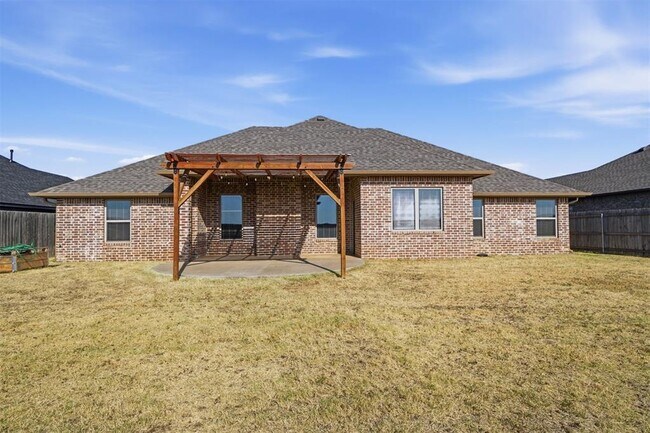 Building Photo - 3613 Regal Dr