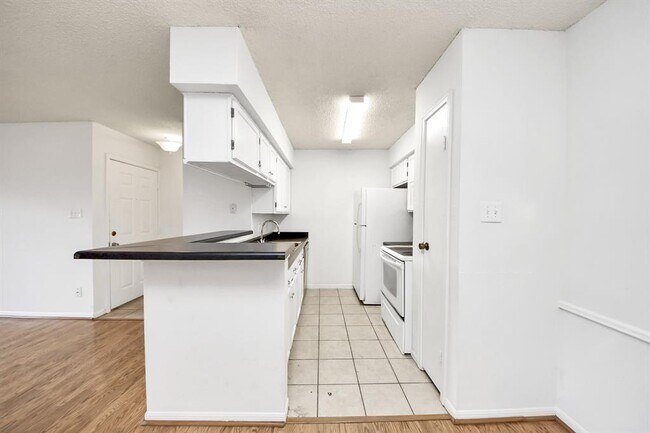 Building Photo - 2120 El Paseo St