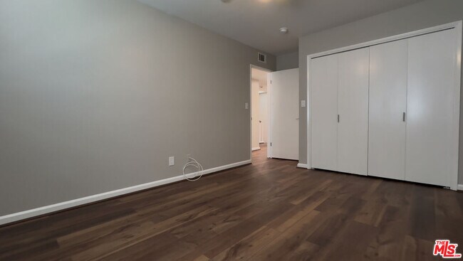 Building Photo - 11260 Overland Ave