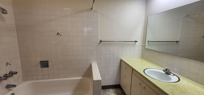 Building Photo - 4111/4113 SW Bear Drive
