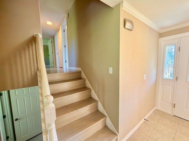 Building Photo - Spacious 4BD/3BA Bellevue Home with Private Backyard & Garage