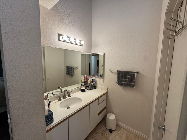 Building Photo - 2 Bedroom single level Rancho Villas