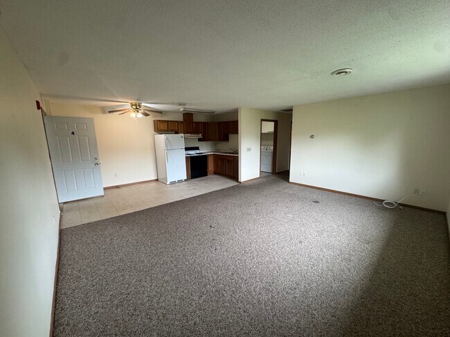 Building Photo - 414 14th Ave W