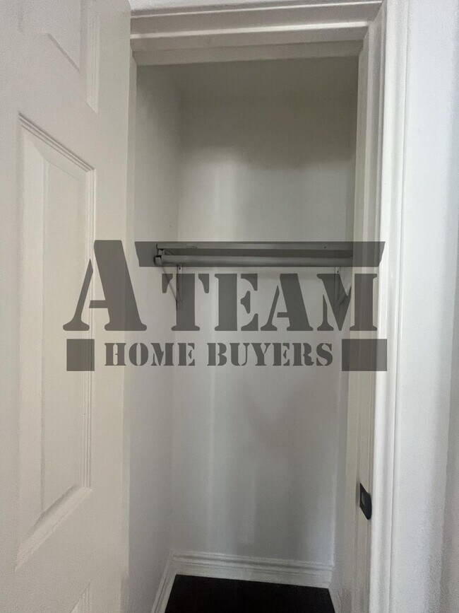 Building Photo - Remodeled 3 Bedroom 2 Bathroom