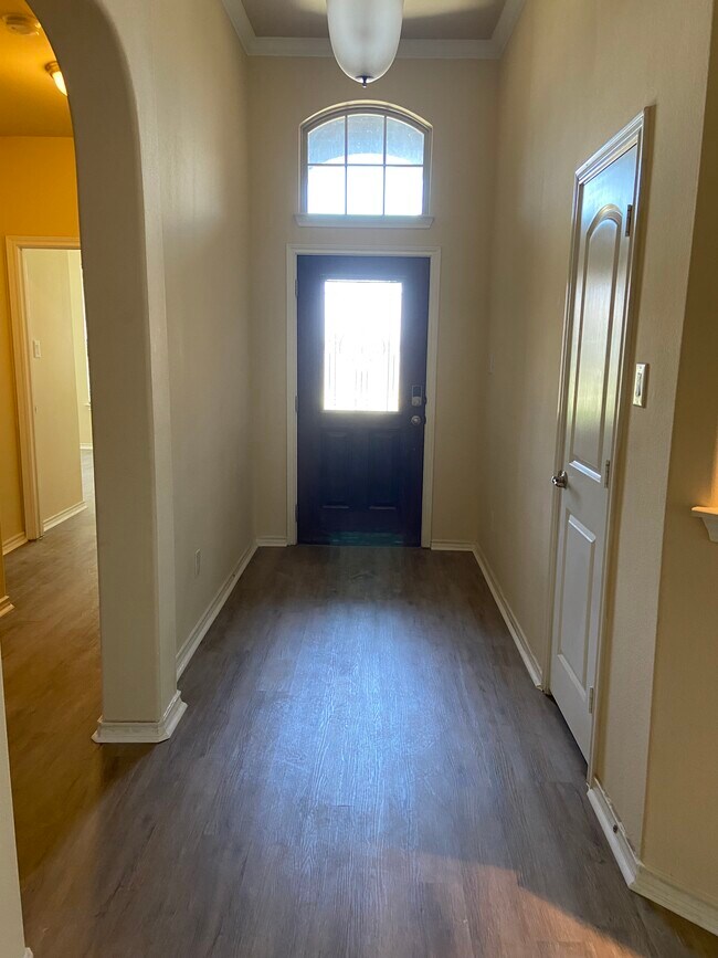 Building Photo - 4512 Gunnison Dr