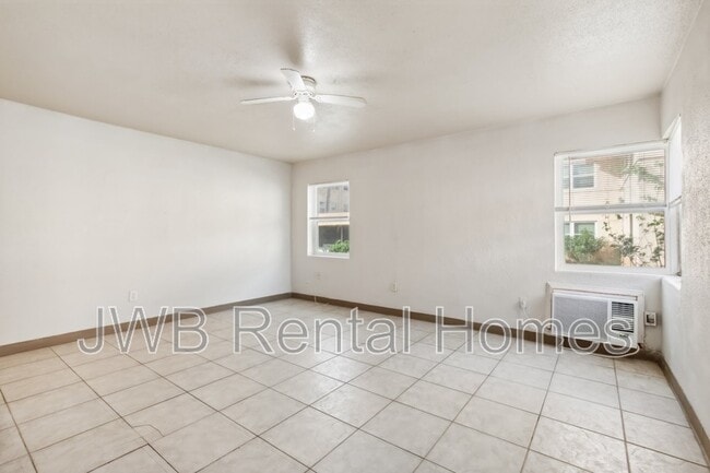 Building Photo - 226 16th Ave N