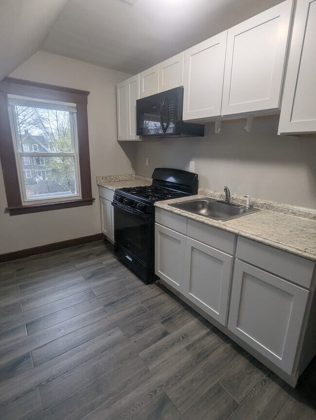 Building Photo - 89 Hubinger St