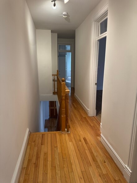 Building Photo - 823 8th St NE