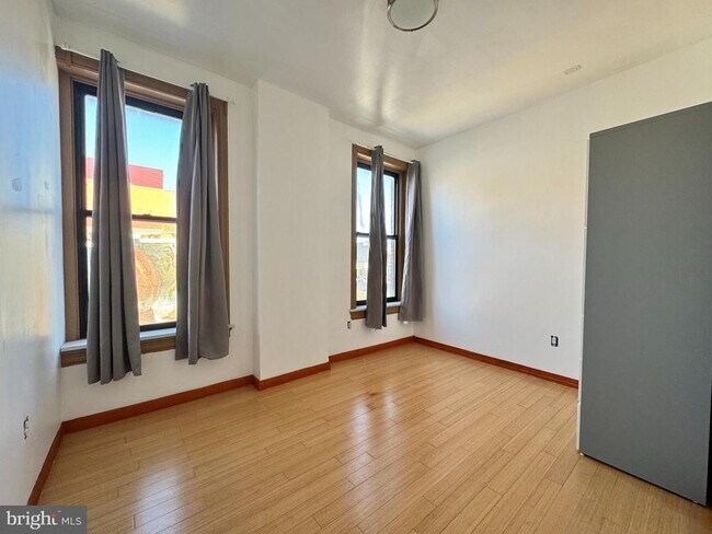 Building Photo - 1301 Vine St