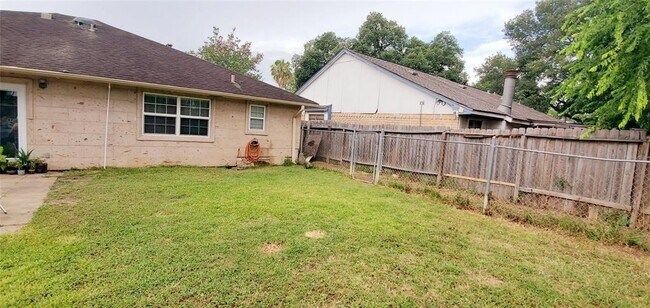 Building Photo - 1810 Oakwell Ln