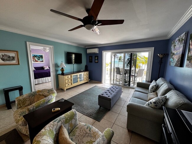 Building Photo - Oceanfront Condo!