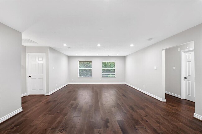 Building Photo - 5914 Shadow Creek Ct