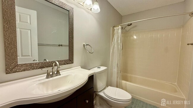 Building Photo - 304 Bromley Pl