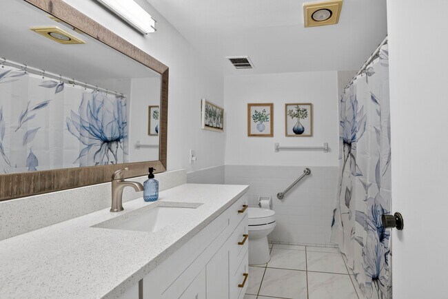 Building Photo - 6328 Longboat Ln W