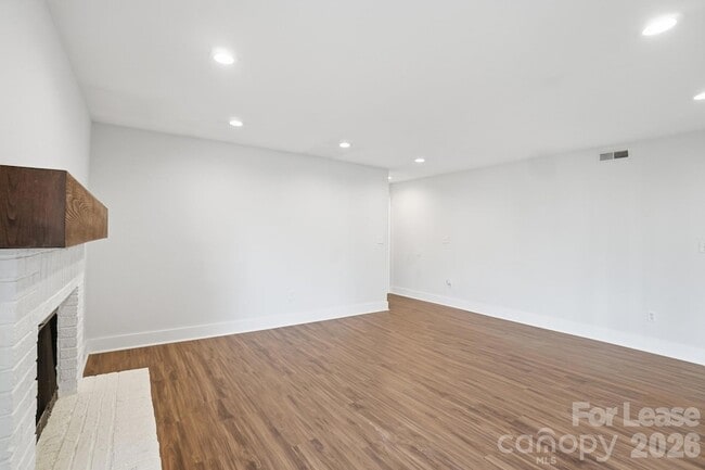 Building Photo - 7160 Winery Ln