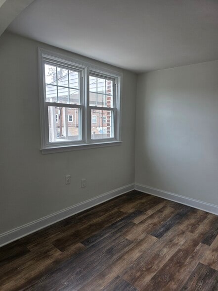 Building Photo - 922 Poplar Ave