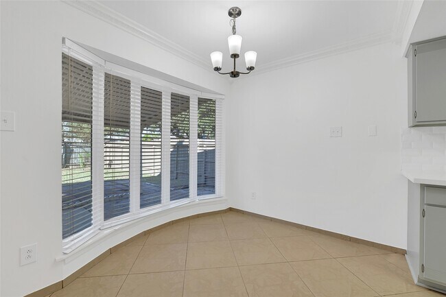 Building Photo - 8802 Tanager St