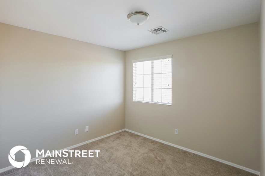 Building Photo - 22843 W Mesquite Dr