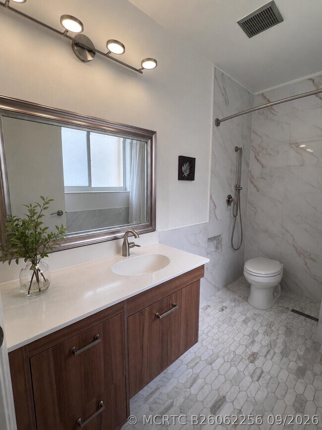 Building Photo - 2220 Soundings Ct