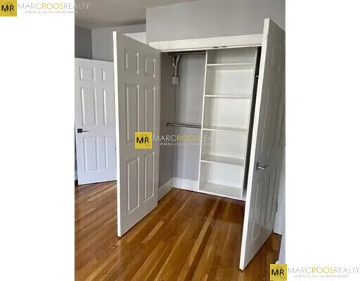 Building Photo - 806 Tremont St