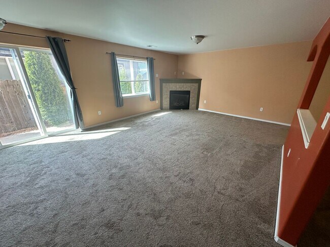 Building Photo - SW Bend House Near the Old Mill District, 4 Bdrms, 2.5 baths, A/C, Office/den, Dbl. Garage