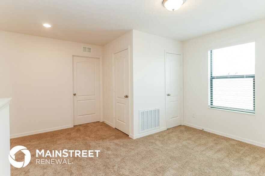 Building Photo - 2215 Caspian Dr