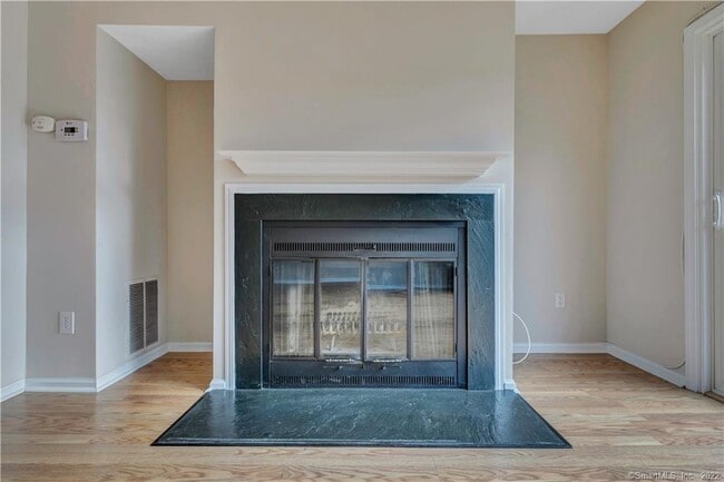 Building Photo - 11 Strathmore Ln