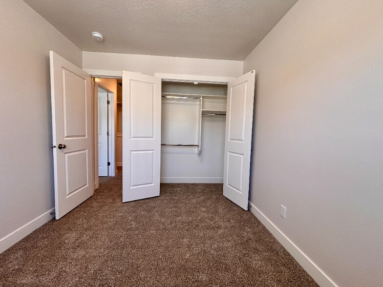 Building Photo - 655 S 85 E