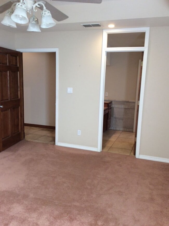 Building Photo - 108 Savannah Ct
