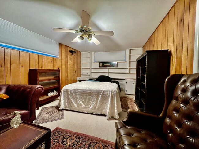 Building Photo - Beautiful shared home in Park Hill