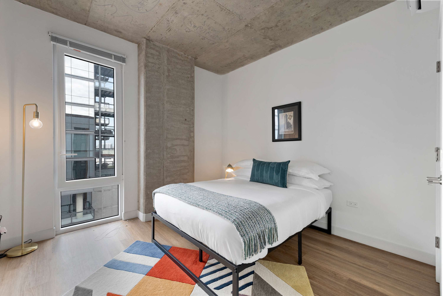 Building Photo - 853 W Blackhawk St